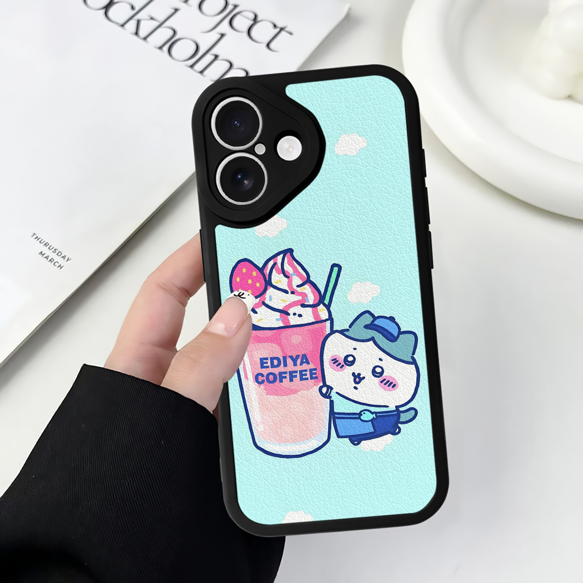 （画像用） ちいかわ Chii-kawa 【iPhone 16シリーズ対応】シリコンスマホケース（レザー調） 材質：シリコン